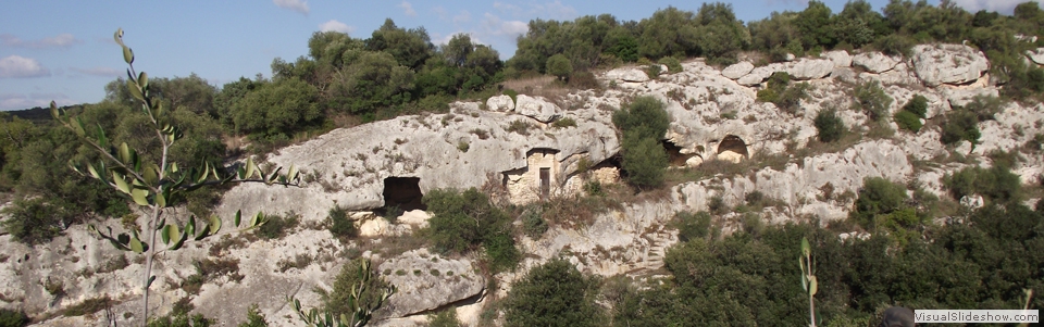 11. Matera, il vallone della loe, è un'altro sito, dell'altopiano delle murge, degno di essere visitato con il TREKKING CULTURALE