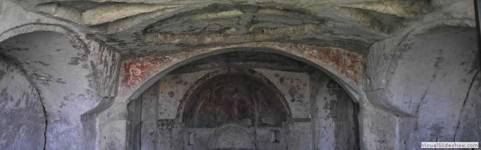 15.Una chiesa rupestre, molto affascinante è, la Madonna delle Croci correlata da ogni tipologia di croce graffita o scolpita nella roccia