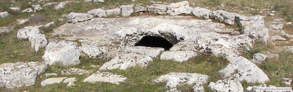 23.Matera, Il villaggio neolitico di murgia timone, dell'età del bronzo con la sua interessante tomba monumentale, visita guidata Matera