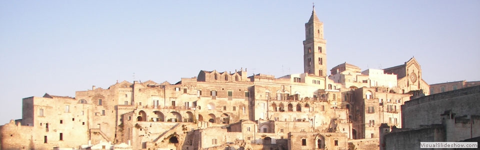 24.Matera, il tramonto dei sassi, è uno dei momenti più suggestivi della giornata materana dove l'energia della natura si mischia a quella artistica della città antica