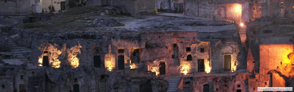 25. Matera, i sassi di sera, itinerario by night, itinerario di notte ai Sassi di Matera, visita guidata notturna alla città dei sassi di Matera