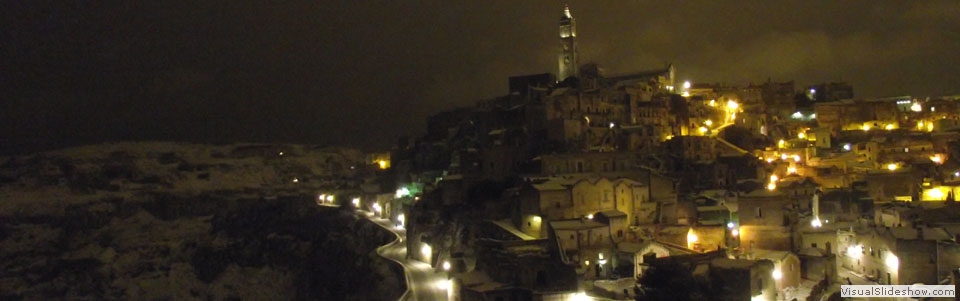 26.di notte assomiglia ad un presepe la poesia e la suggestività guidata da Angelo Fontana, itinerario a Matera di notte, guida turistica Matera, visita guidata