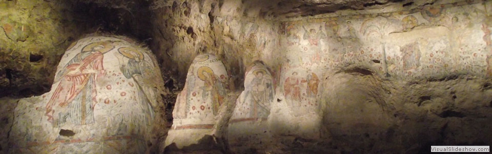 8.La Cripta del Peccato Originale, o Cripta dei Cento Santi, è la chiesa rupestre diù antica per le proprie raffigurazioni affrescate del sec.VIII